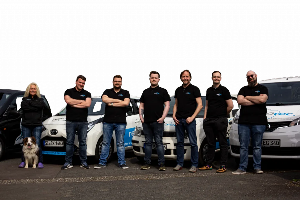 Das reikotec-Team vor den Servicefahrzeugen
